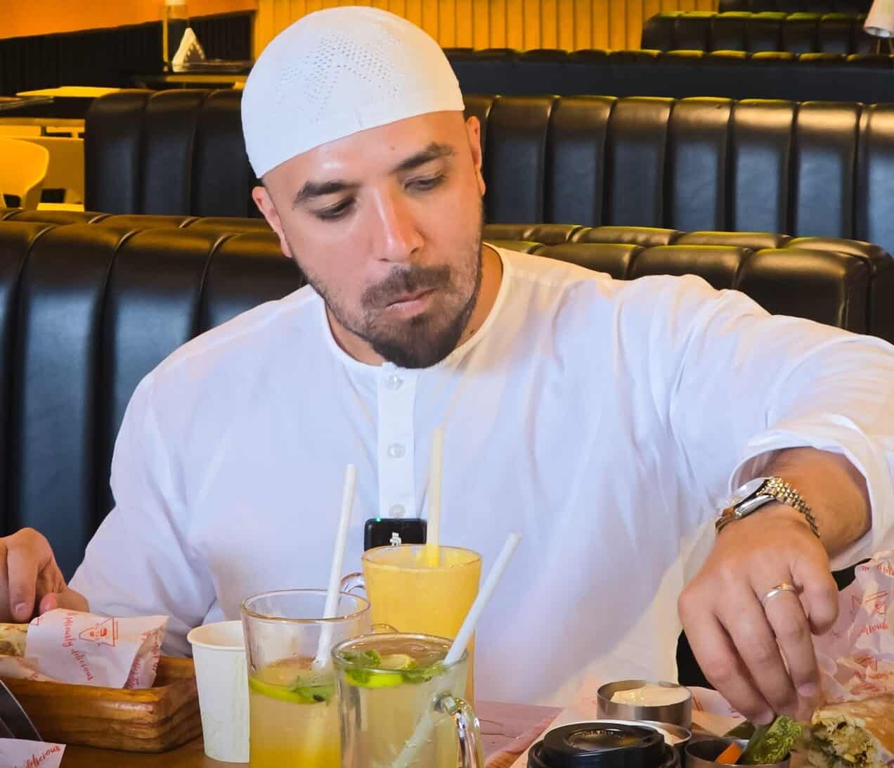 The Emirati influencer Khalid trying our shwarmas from our outlets